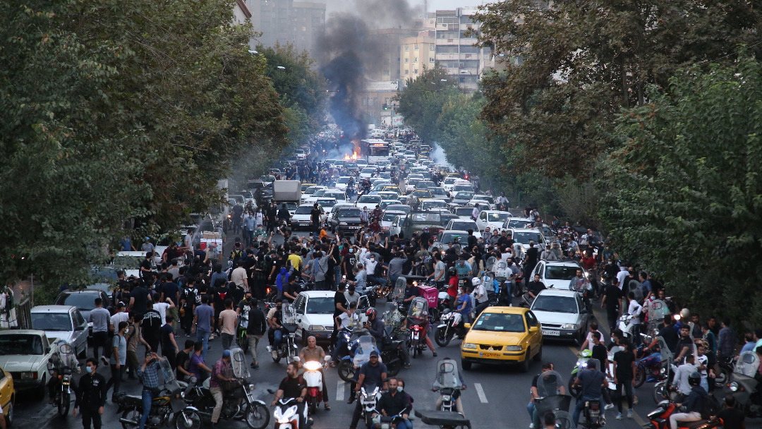 epa10197708 People clash with police during a protest  following the death of Mahsa Amini, in Tehran, Iran, 21 September 2022. Mahsa Amini, a 22-year-old Iranian woman, was arrested in Tehran on 13 September by the morality police, a unit responsible for enforcing Iran&#039;s strict dress code for women. She fell into a coma while in police custody and was declared dead on 16 September, with the authorities saying she died of a heart failure while her family advising that she had no prior health conditions. Her death has triggered protests in various areas in Iran and around the world. According to Iran&#039;s state news agency IRNA, Iranian President Ebrahim Raisi expressed his sympathy to the family of Amini on a phone call and assured them that her death will be investigated carefully. Chief Justice of Iran Gholam-Hossein Mohseni-Eje&#039;i assured her family that upon its conclusion, the investigation results by the Iranian Legal Medicine Organization will be announced without any special considerations.  EPA/STR