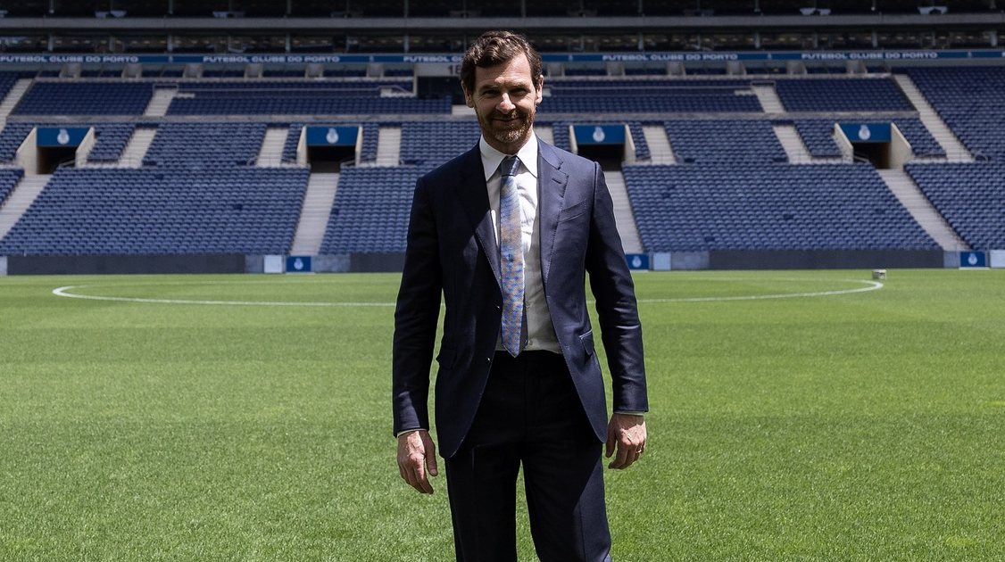 epa11324665 FC Porto&#039;s president Andre Villas-Boas poses for photos at the Dragao stadium in Porto, Portugal, 07 May 2024. Former FC Porto coach Andre Villas-Boas took the oath of office to become the 34th president in the club&#039;s history.  EPA/JOSE COELHO