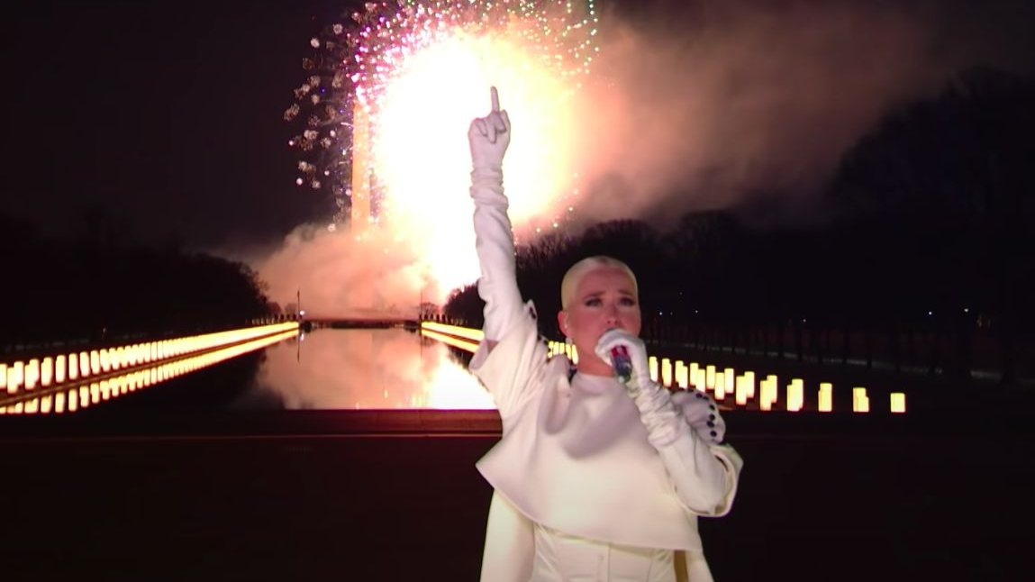 Katy Perry interpretou o tema &quot;Firework&quot; para assinalar o fim de &quot;Celebrating America&quot;