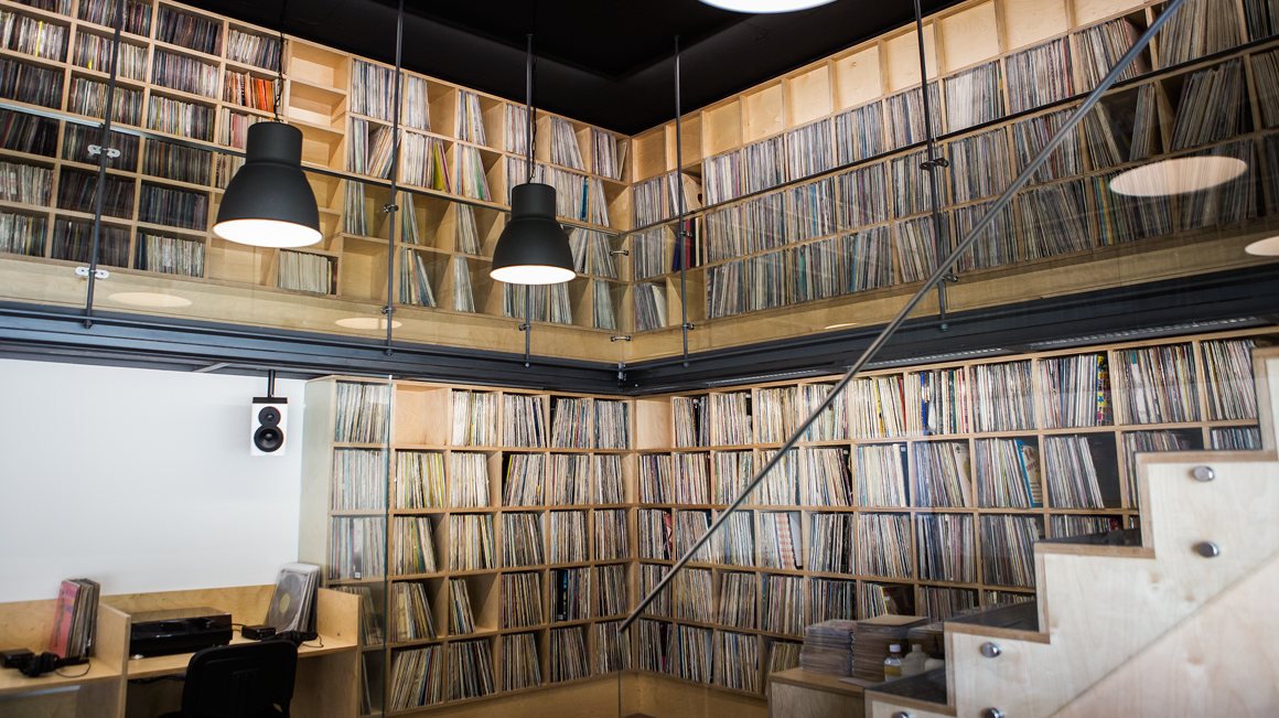 A Fonoteca Municipal do Porto vai convidar personalidades de diferentes áreas para partilhar histórias de vida à boleia da coleção de discos vinil