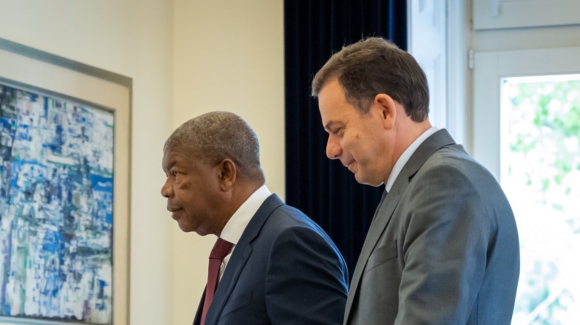 Portuguese Prime Minister Luis Montenegro (R) with the President of the Republic of Angola Joao Lourenco, at the end of a joint statement after a meeting at the Prime Minister&#039;s Official Residence in Lisbon, Portugal, 26 April 2024. JOSE SENA GOULAO/LUSA