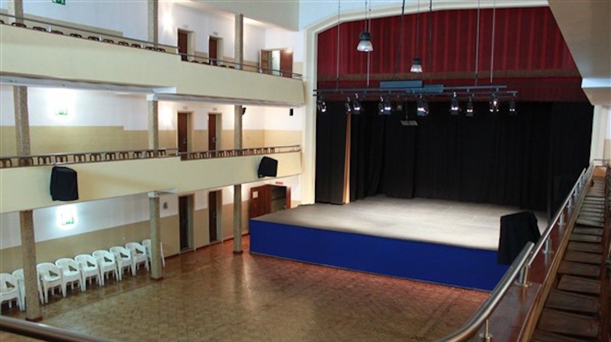 A Incrível Almadense é um dos palcos da Mostra. A Mostra de Teatro de Almada é organizada pela Câmara Municipal, em parceria com os grupos de teatro do concelho