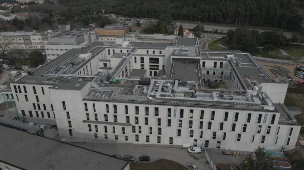 A nova área materno infantil na unidade I do Centro Hospitalar de Vila Nova de Gaia/Espinho (CHVNGE), que integra um investimento de mais de 12 milhões de euros