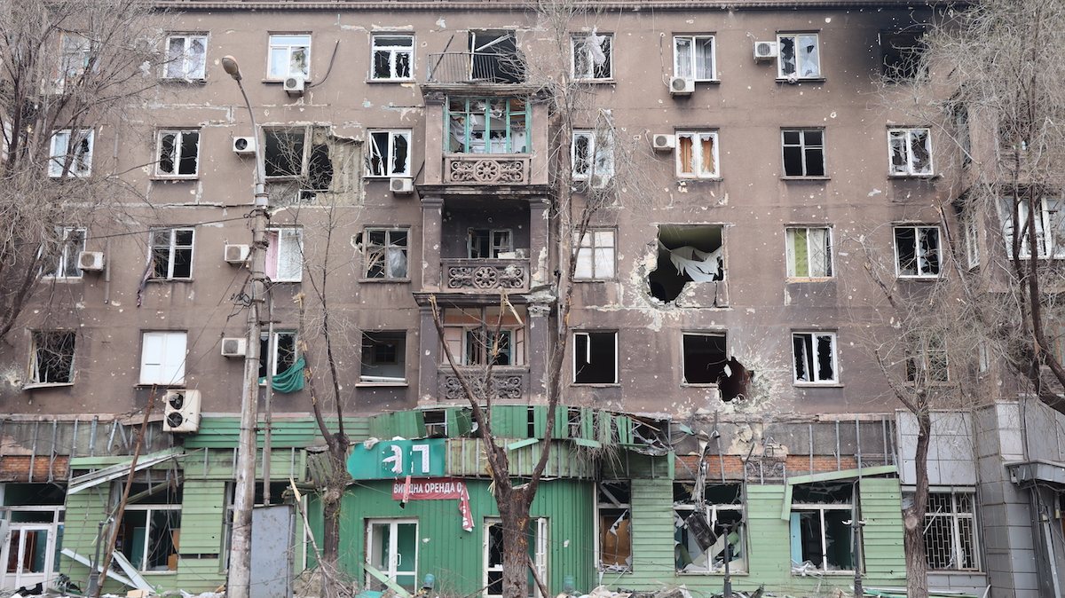 Mariupol continua a ser alvo de ataques das tropas russas