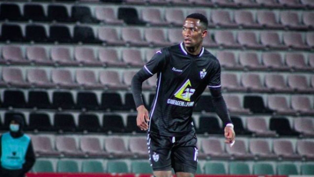 O sul africano George Matlou (22 anos) é jogador da AD Sanjoanense