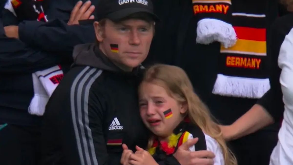 A imagem da criança alemã apareceu nas transmissões televisivas e nos ecrãs do estádio já durante os descontos