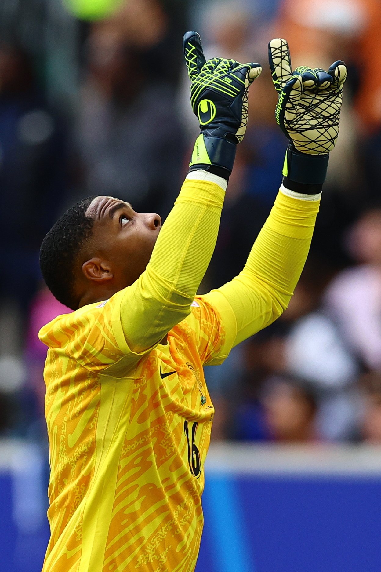 epa11450696 Goalkeeper Mike Maignan of France gestures during the UEFA EURO 2024 Round of 16 soccer match between France and Belgium, in Dusseldorf, Germany, 01 July 2024.  EPA/FILIP SINGER