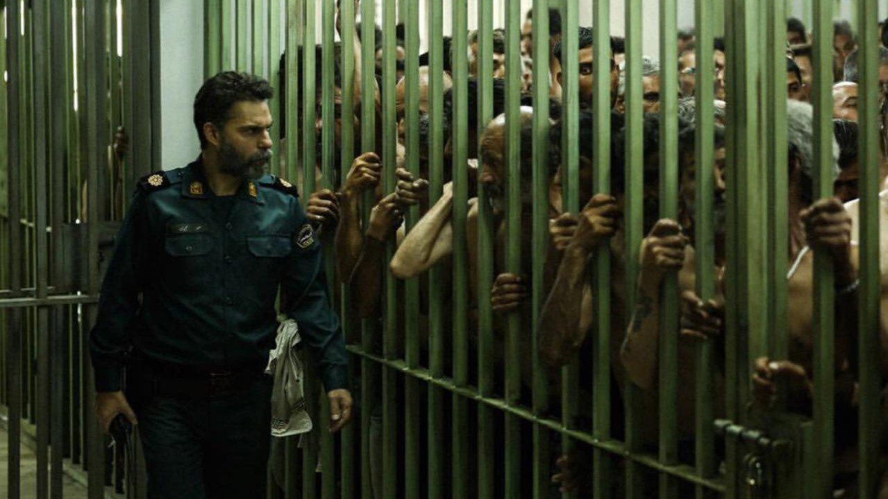 O polícia (Payman Maadi) e os toxicodependentes: o horror da droga no Irão também passa pelas prisões