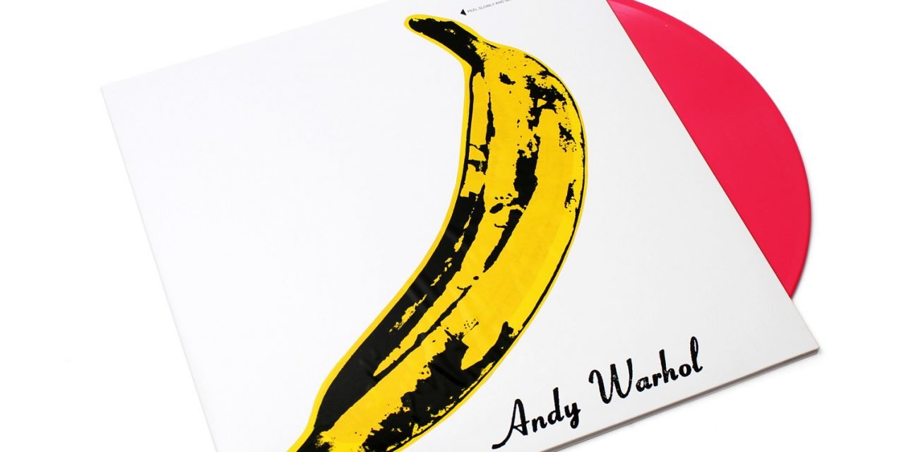 A edição original trazia uma banana autocolante.