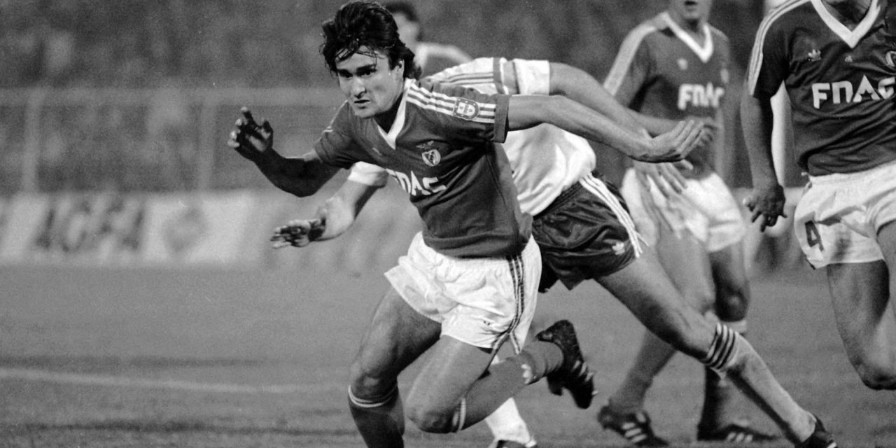 Aí vai ele cheio de speed, é Pacheco no seu estilo inconfundível vs Anderlecht, nos 1/4 final da Taça dos Campeões 1988