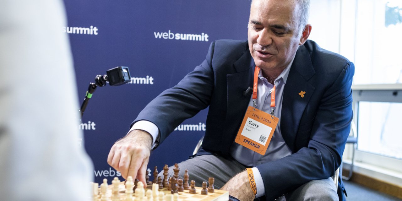 Garry Kasparov: “O público ocidental não quer ouvir falar sobre Putin” –  Observador