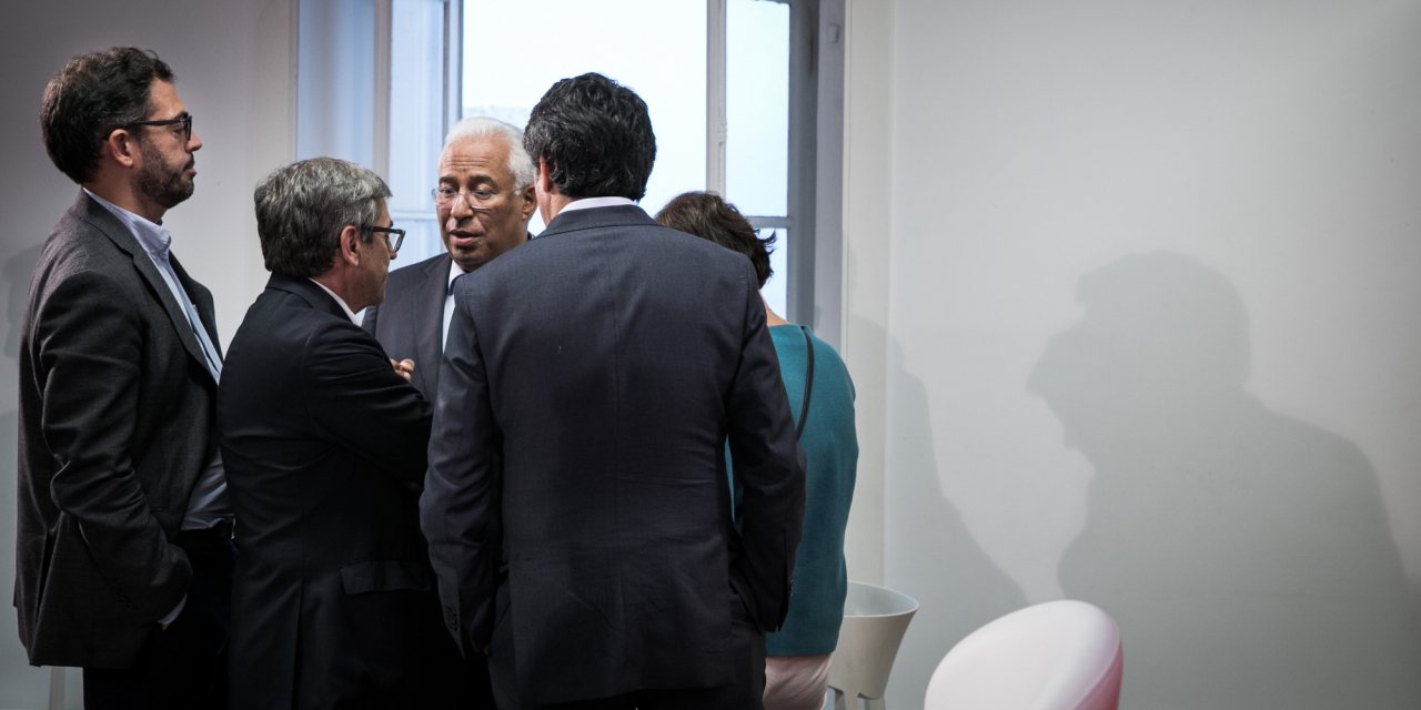 Duarte Cordeiro, Jorge Lacão, António Costa, Francisco André e Mariana Vieira da Silva discutem se o líder do PS deve ou não reagir a Rio