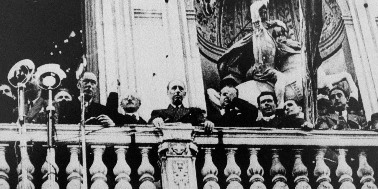 Lluís Companys (ao centro), durante a proclamação da independência da Catalunha a 6 de outubro de 1934. UNIVERSAL HISTORY ARCHIVE/UIG