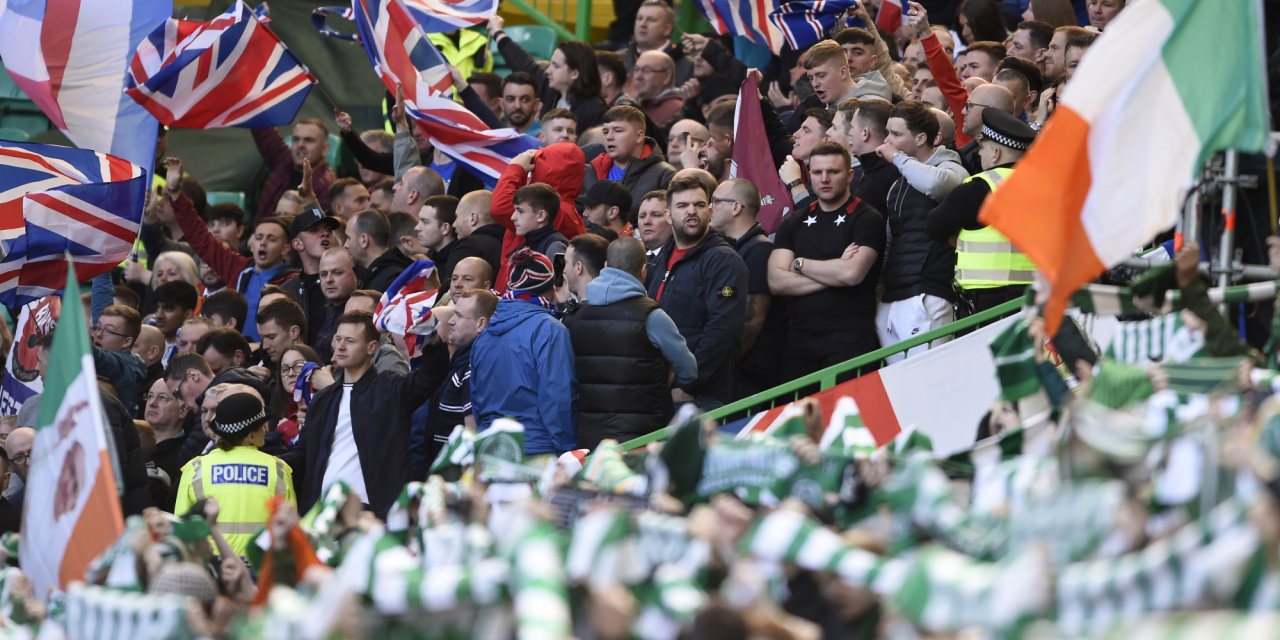 A rivalidade entre adeptos do Celtic e do Rangers não é só desportiva. Os primeiros tendem a defender a independência. Os segundos são unionistas e a favor da Rainha