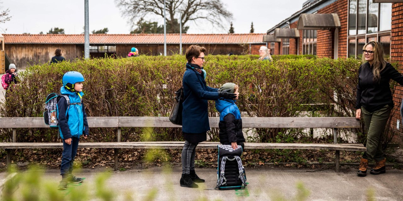 Dinamarca tornou-se esta quarta-feira o primeiro país europeu a reabrir as escolas