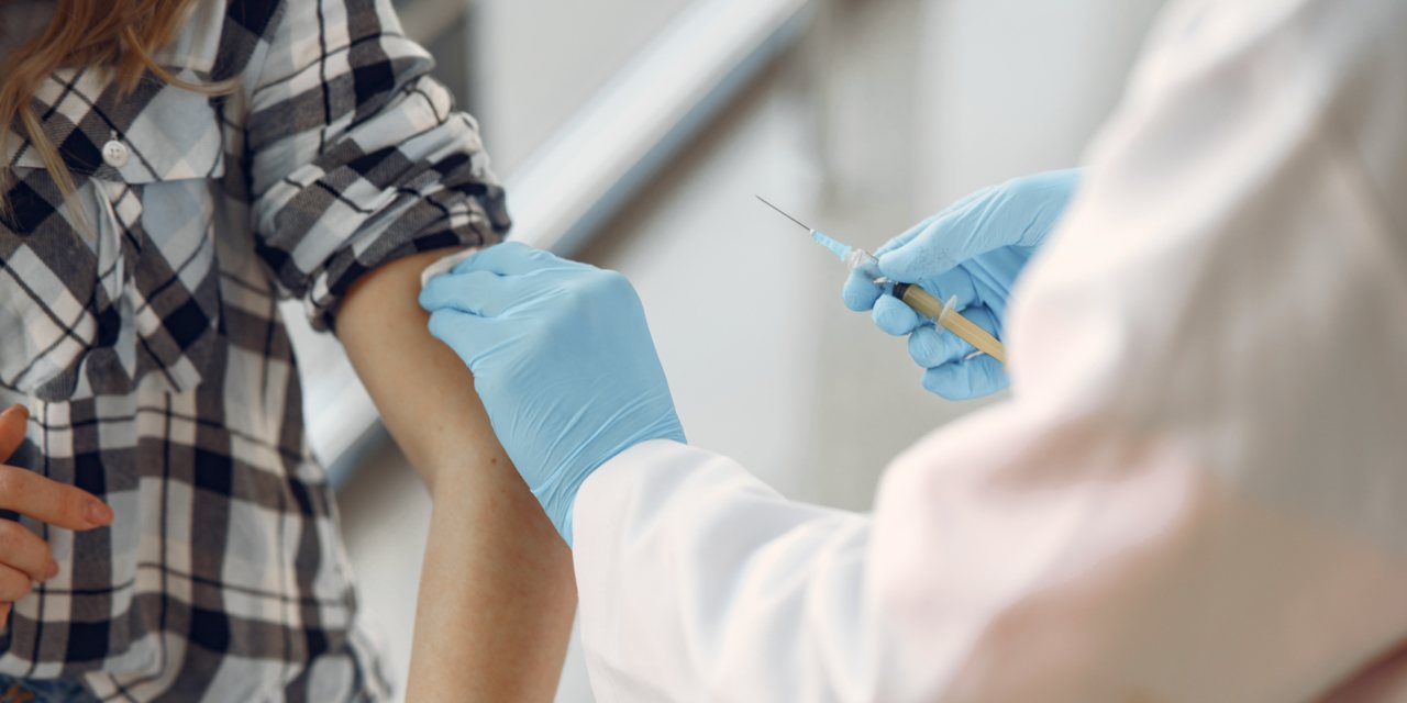 Cinco mil brasileiros vão participar nos ensaios clínicos de fase III da vacina desenvolvida pela Universidade de Oxford