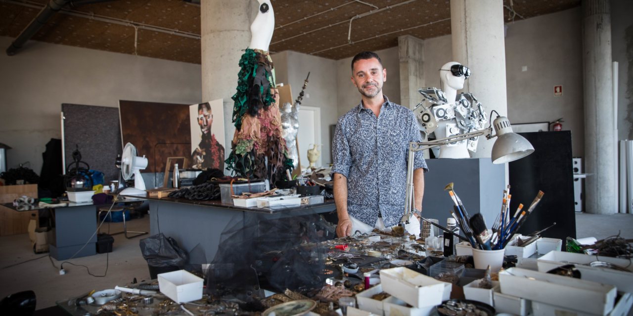 Artista e designer de joias, Valentim Quaresma é um dos ocupantes do projeto Lugar da Arte, em Lisboa