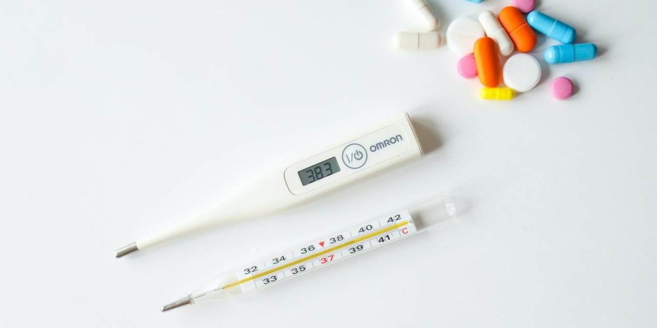 Febre súbita acima de 38º C é sintoma quer de gripe, quer de Covid-19