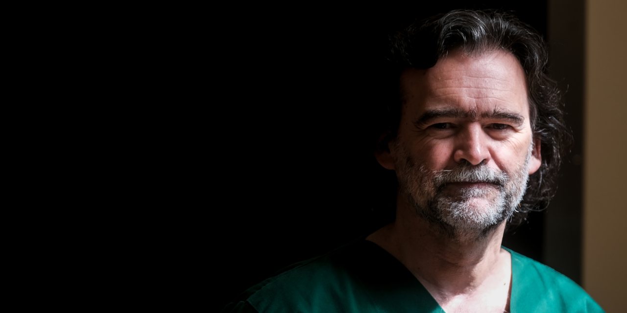 Tem 59 anos e está à frente do serviço de medicina intensiva do São João desde 2005