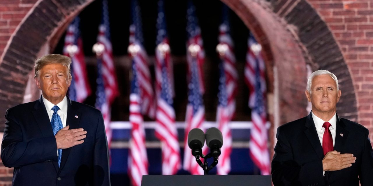 Mike Pence discursou no terceiro dia da Convenção do Partido Republicano. No final, Trump juntou-se a ele