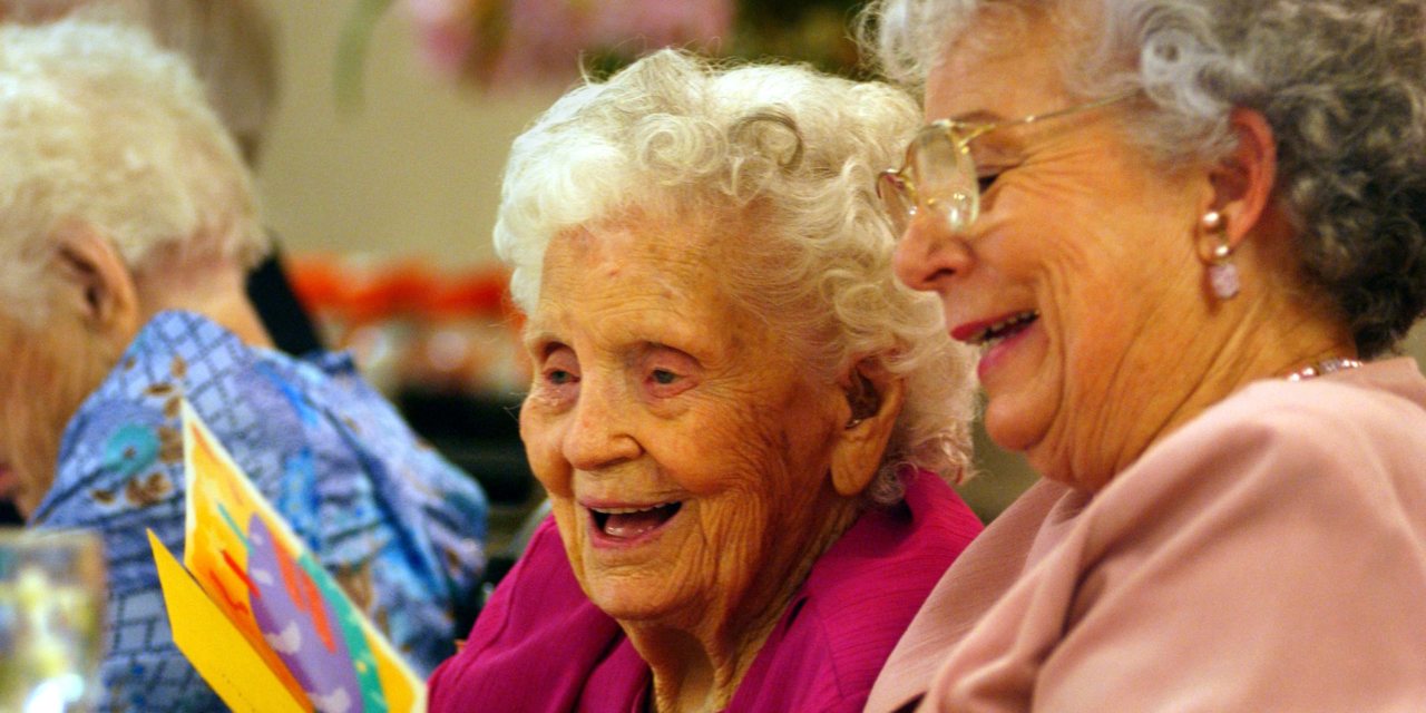 Promover uma visão positiva das pessoas idosas e generalizar o conceito de envelhecimento ativo e saudável são outras duas recomendações do relatório da APAV e Gulbenkian