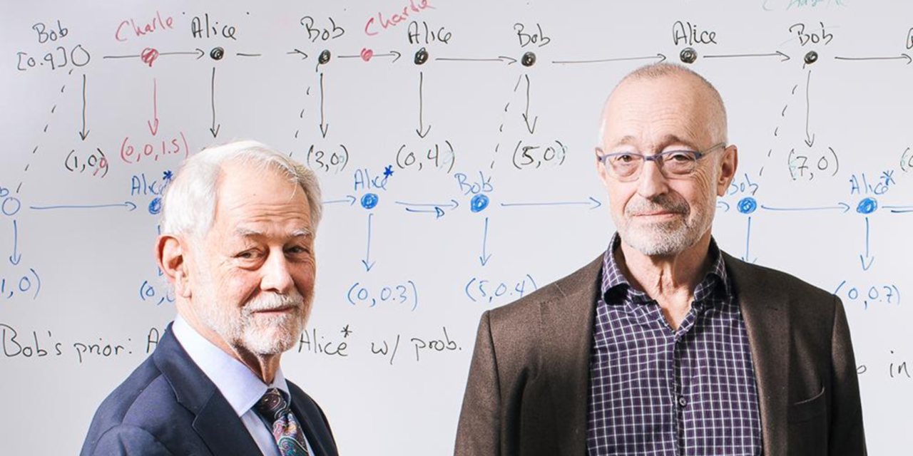 Paul Milgrom (à direita) e Robert Wilson (à esquerda), os dois laureados com o Prémio Nobel.