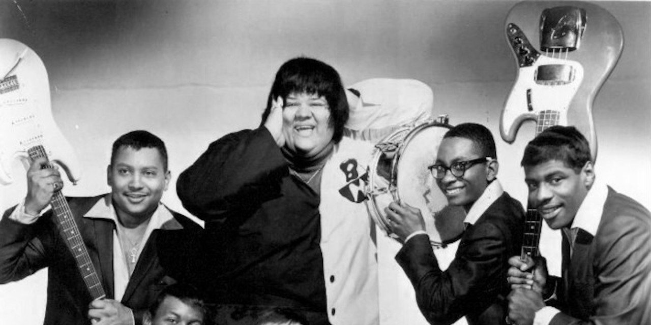 Baby Huey, ao centro, com alguns dos músicos que formavam a sua banda, os Babysitters, em 1967
