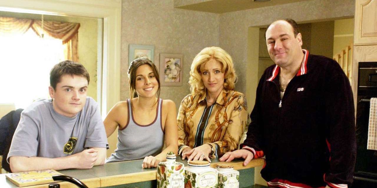 A.J. (Robert Iler), Meadow (Jamie-Lynn Siegler), Carmela (Edie Falco) e Tony (James Gandolfini): retrato de família dos Sopranos