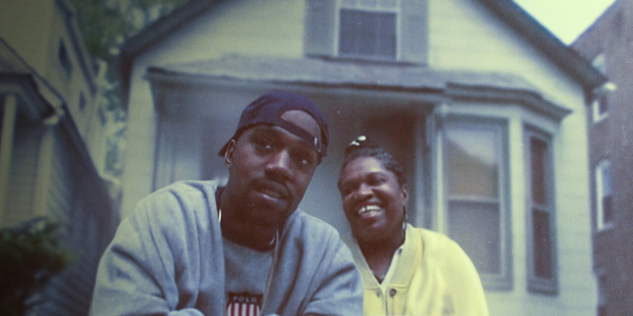 Kanye com a mãe, Donda West, fundamental no crescimento, no percurso e nas decisões do rapper