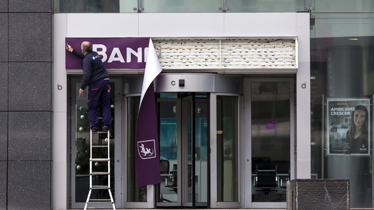 No comunicado de dezembro de 2015, o Banco de Portugal justifica a venda da atividade do Banif e da maior parte dos seus ativos e passivos ao Banco Santander Totta por 150 milhões de euros
