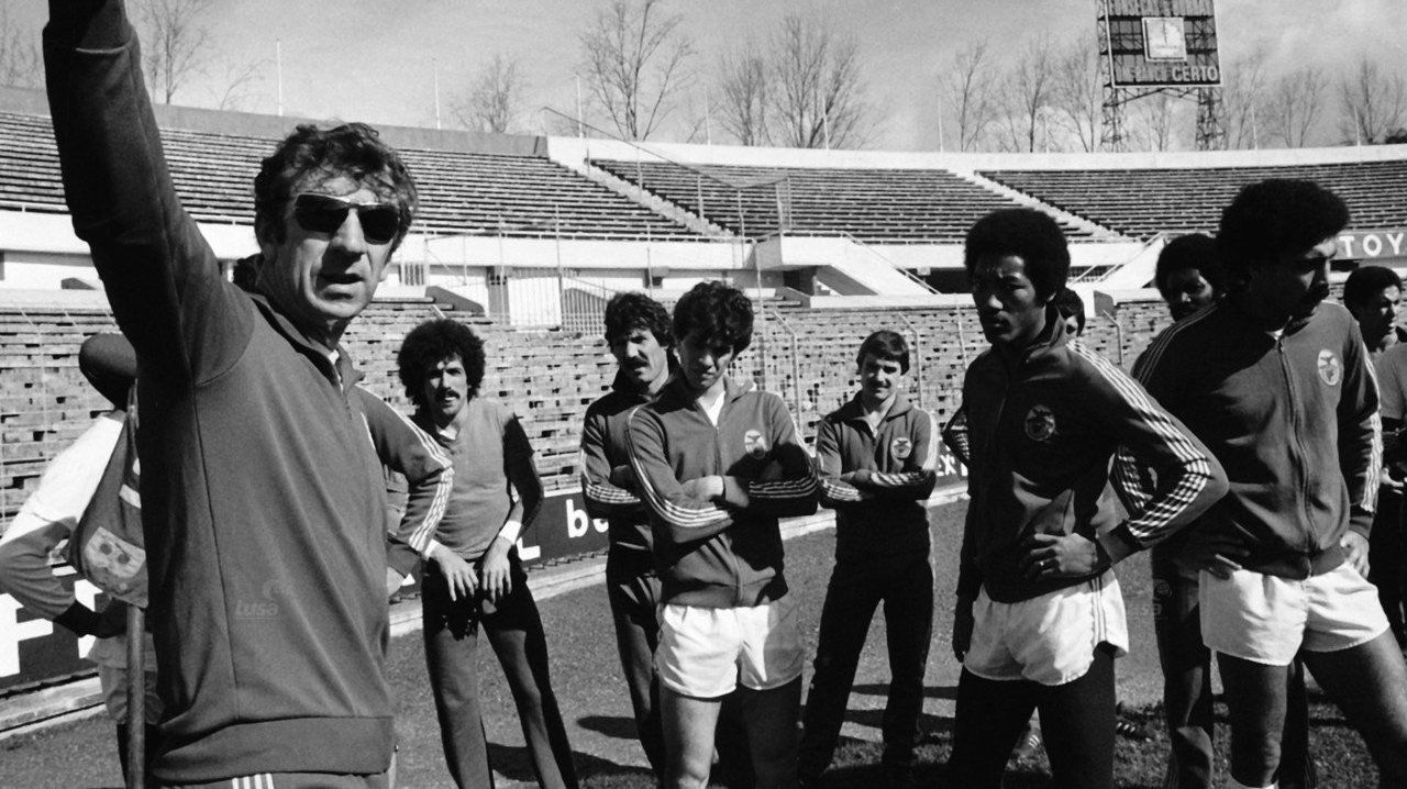 John Mortimore, aqui na primeira passagem pelo Benfica, conseguiu o tricampeonato em 1977 mas falhou o tetra contra Pedroto em 1978