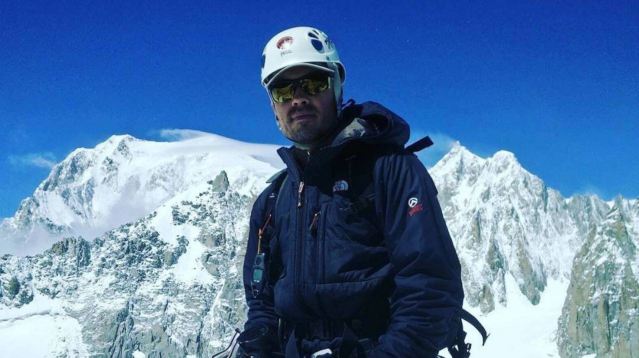 O óbito foi confirmado no local e o corpo do alpinista retirado de helicóptero. O Pico de Almançor tem 2.592 metros