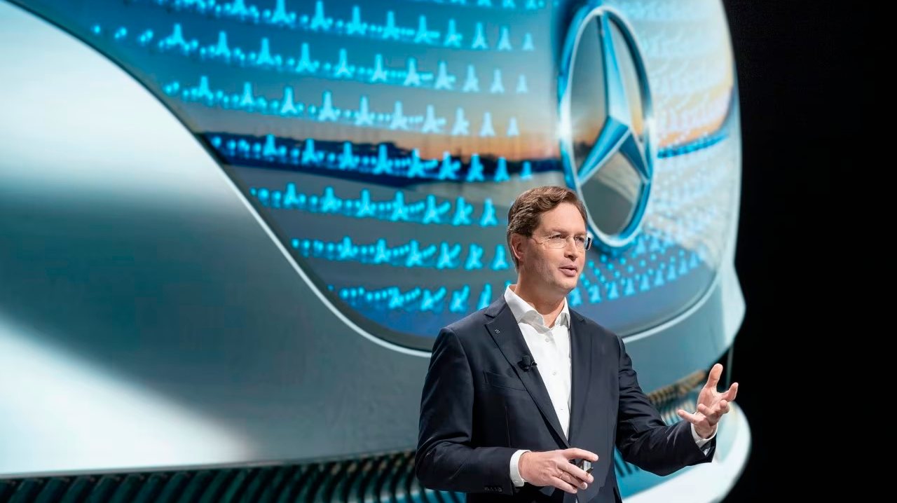 O CEO da Mercedes, Ola Kallenius, aceita os e-fuels para os automóveis &quot;velhos&quot;, já em circulação, mas para os novos defende as motorizações eléctricas