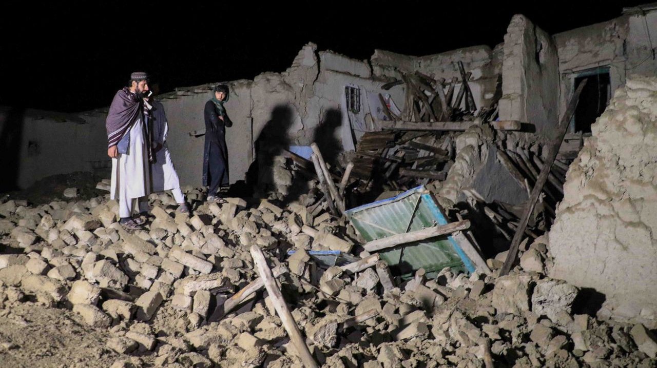 epa10028400 Taliban security and rescue workers survey the damaged house after an earthquake in Gayan village in Paktia province, Afghanistan, 22 June 2022. More than 1,000 people were killed and over 1,500 others injured after a 5.9 magnitude earthquake hit eastern Afghanistan before dawn on 22 June, Afghanistan&#039;s state-run Bakhtar News Agency reported. According to authorities the death toll is likely to rise.  EPA/STRINGER BEST QUALITY AVAILABLE
