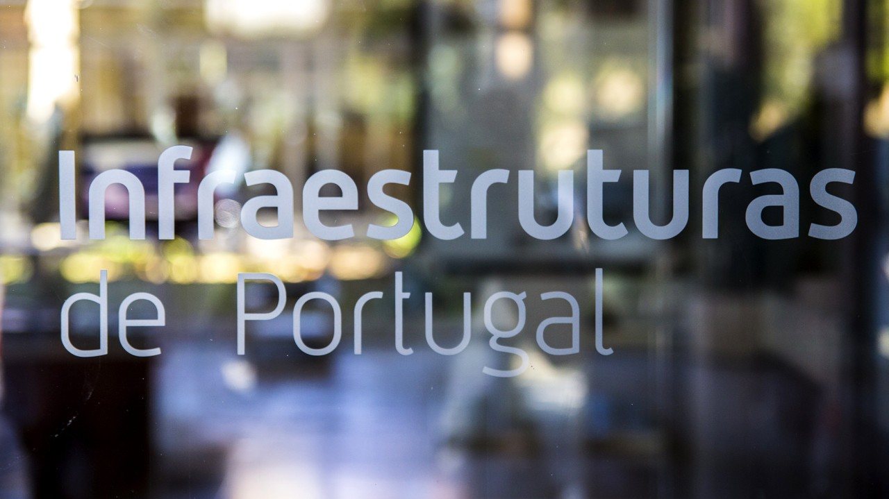 Em janeiro, o município de Vinhais tinha anunciado um reforço da verba alocada ao projeto, depois de uma assinatura de adendas aos contratos entre IP, a Estrutura de Missão Recuperar Portugal (EMRP) e os beneficiários finais, que teve lugar em Castelo Branco