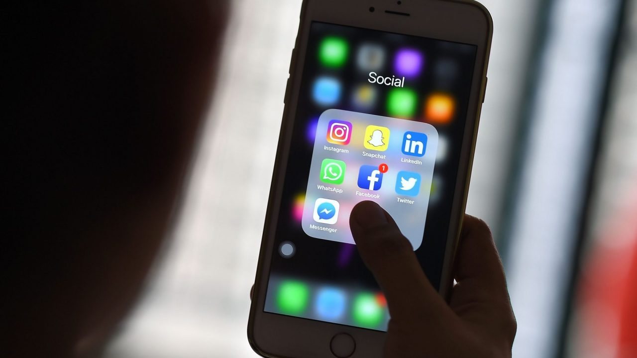 As empresas responsáveis por redes sociais como o Facebook, Instagram ou Snapchat são incluídas neste processo