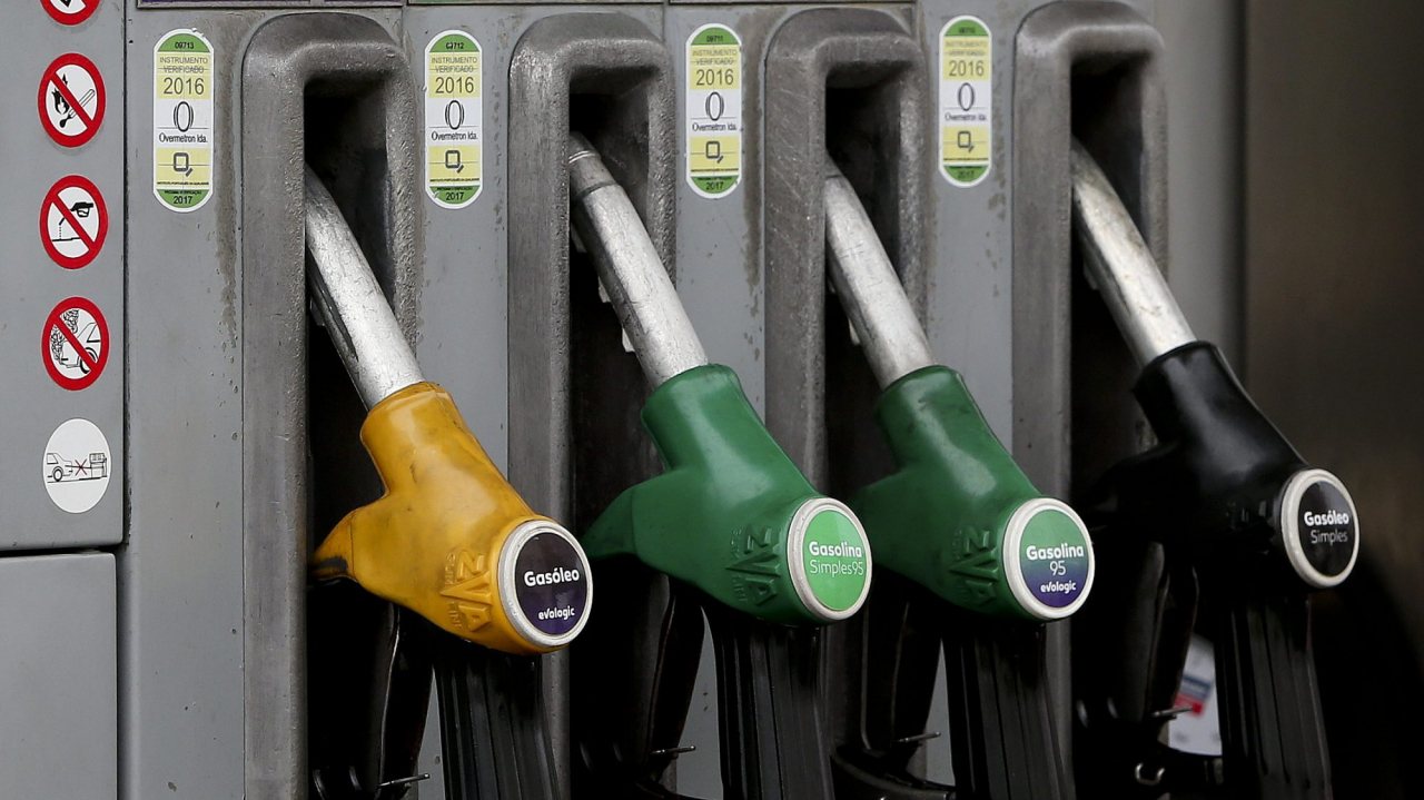 Fórmula de devolução dos ganhos no IVA leva Governo a calcular semanalmente variação prevista para o preço dos combustíveis
