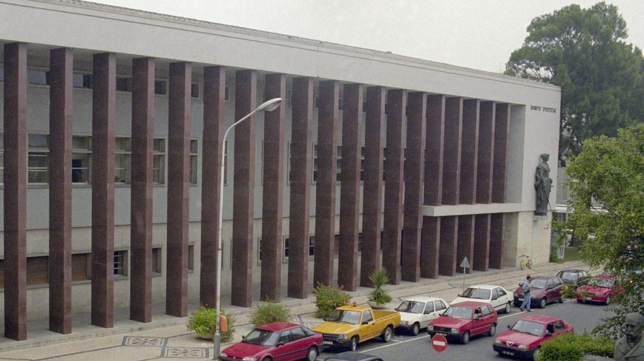 Fachada do edificio do Tribunal Judicial de Aveiro.