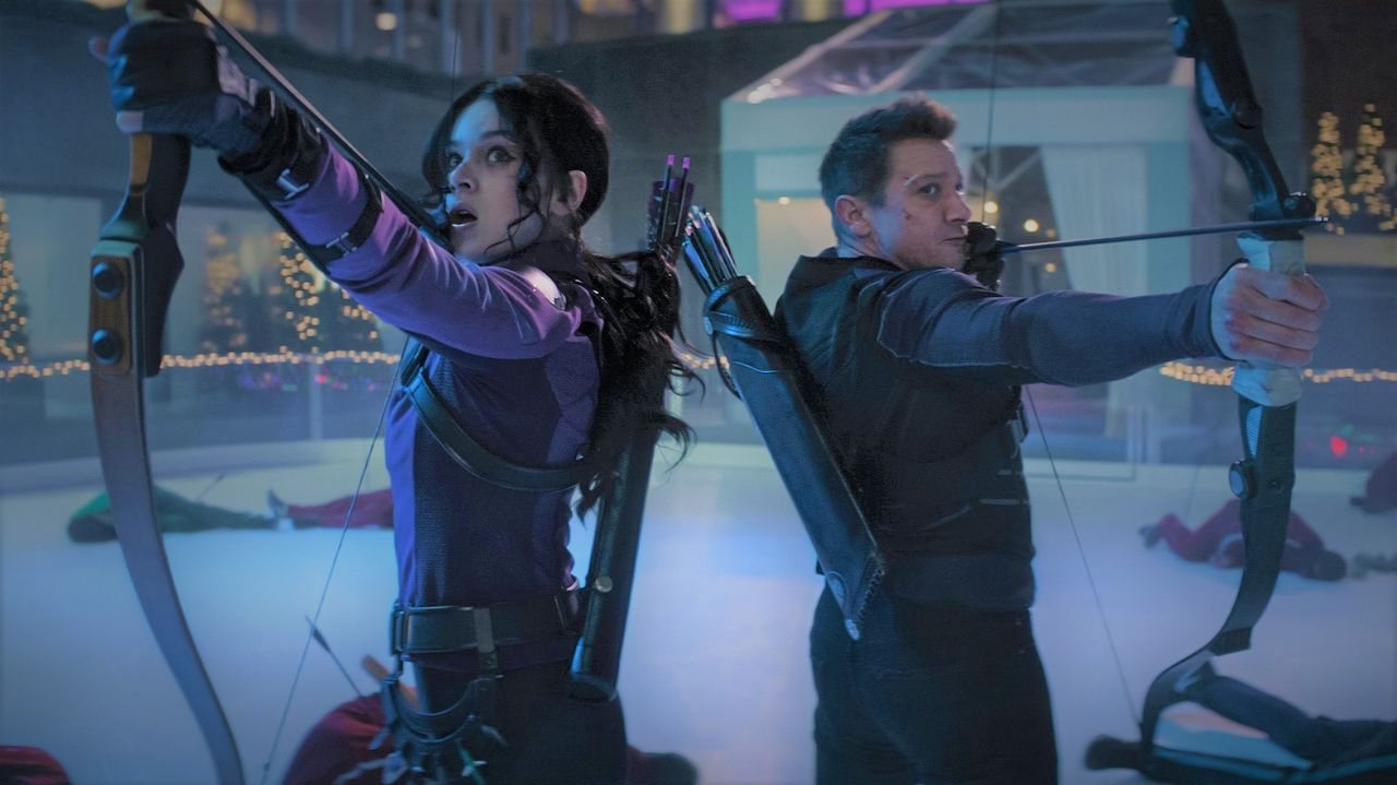 Hailee Steinfeld e Jeremy Renner são os protagonistas da nova série da Marvel, disponível no serviço de streaming Disney+