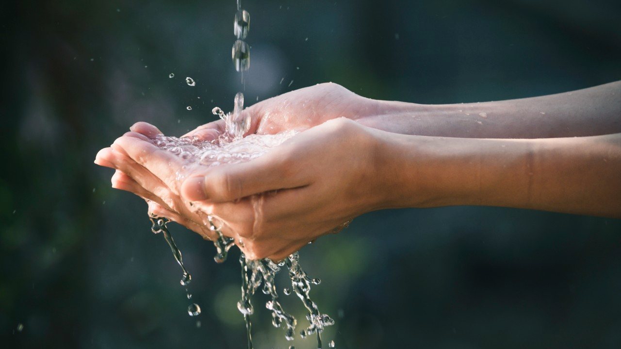 O Governo anunciou na quarta-feira, que, para fazer face à situação de seca, vai recomendar o aumento da tarifa da água para os maiores consumidores (a partir de 15 m3) em 43 concelhos em situação mais crítica, entre eles três do Algarve (Lagos, Vila do Bispo e Aljezur)
