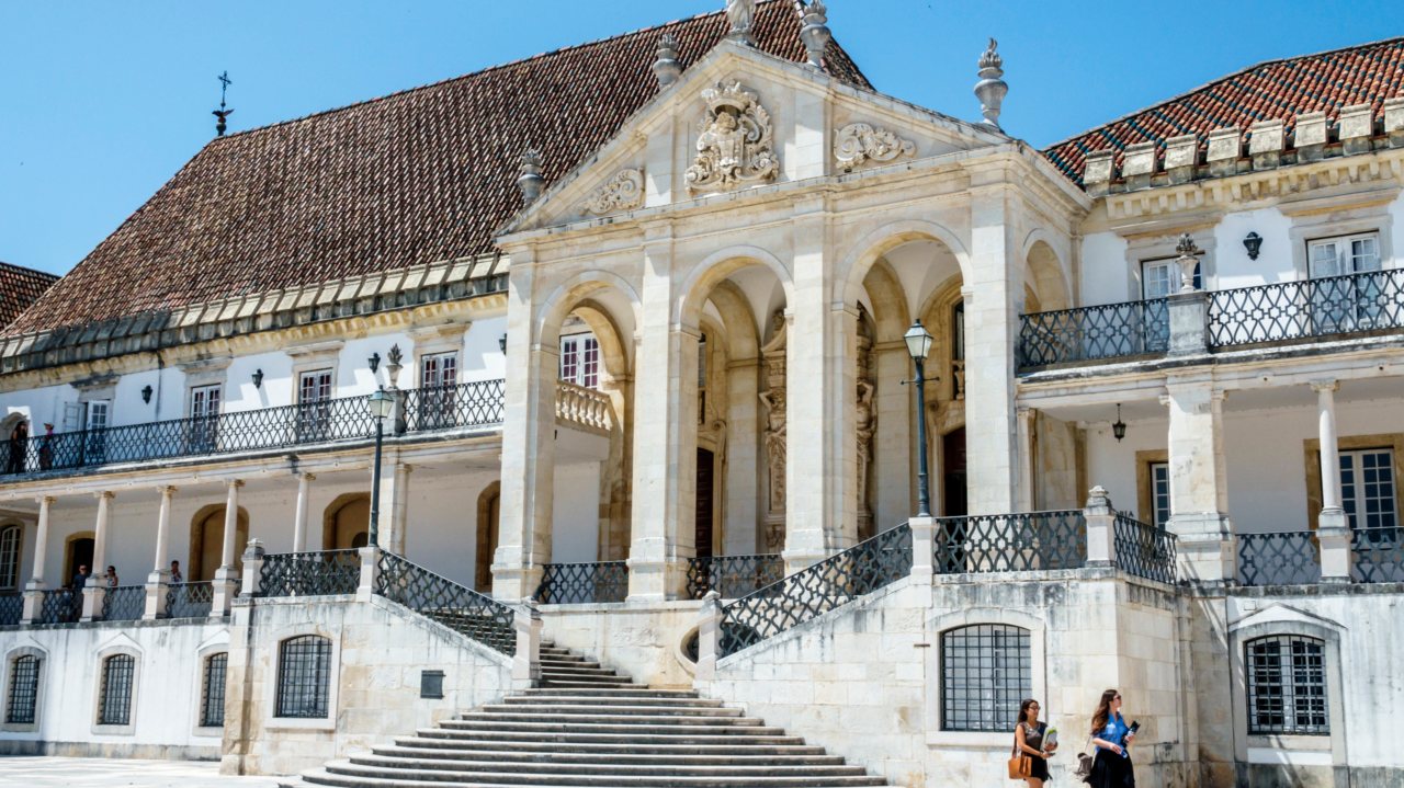 Estudantes de Coimbra rejeitam ter arrombado porta para ocupar edifício devoluto