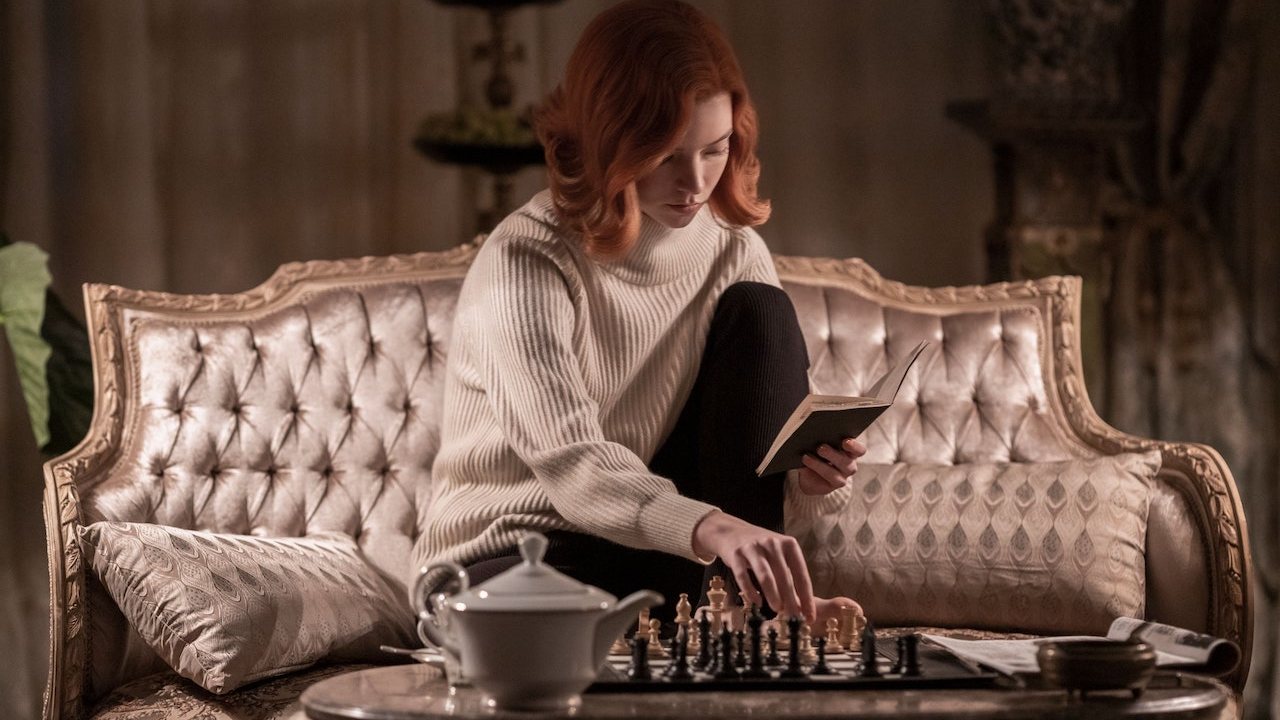 Gambito de Dama' impulsiona interesse pelo xadrez e promove uma