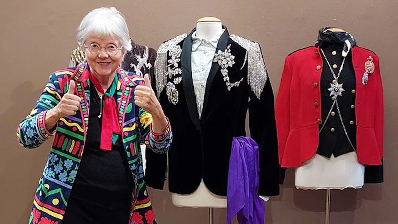 Paula Bobone leiloa mais de 300 peças de moda suas.