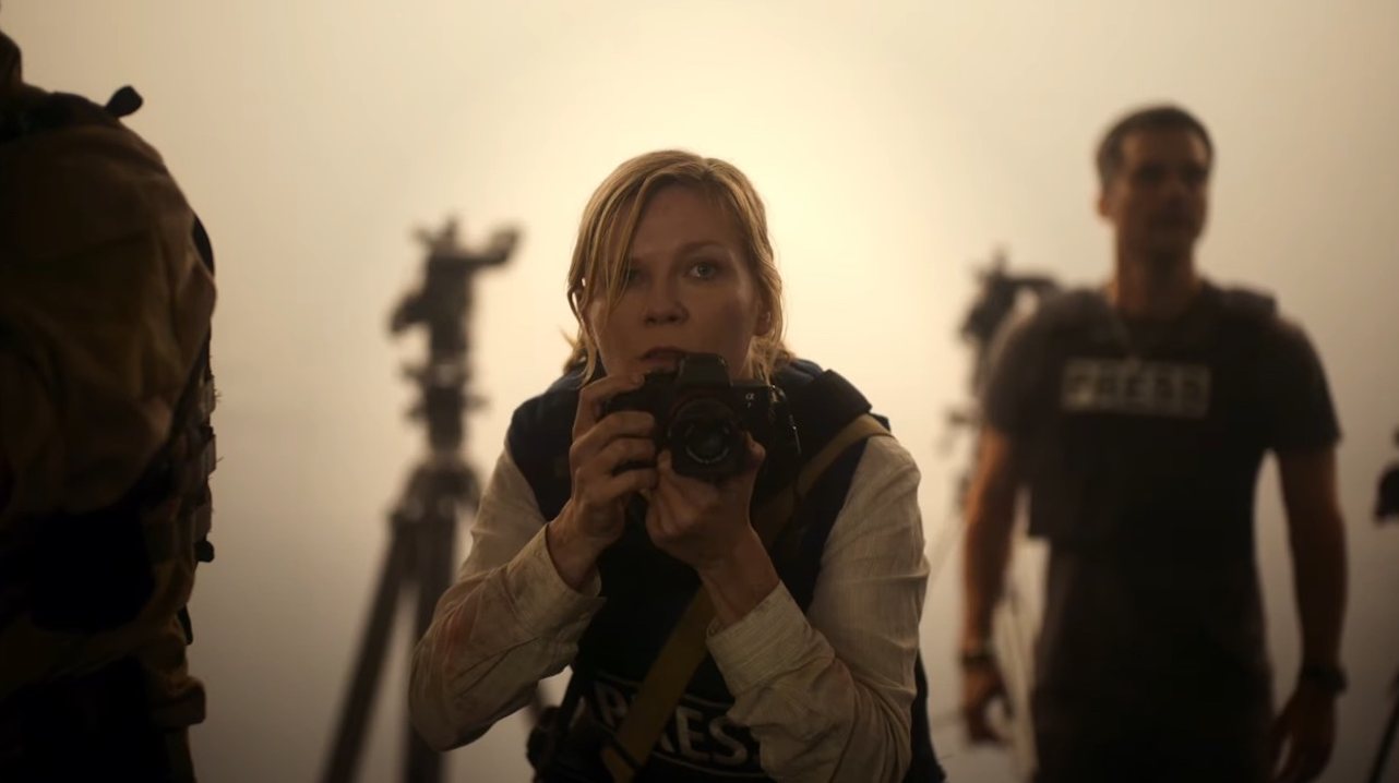 É através da procura de Kirsten Dunst por imagens, enquanto fotojornalista, que acompanhamos boa parte da narrativa de &quot;Guerra Civil&quot;
