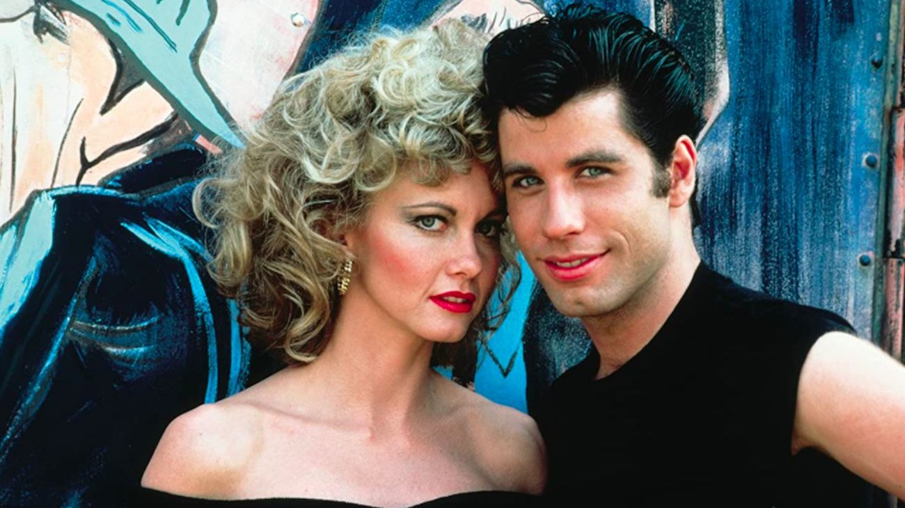 Olivia Newton-John e John Travolta são os protagonistas da adaptação do musical &quot;Grease&quot; ao cinema, que em português ficou com o título &quot;Brilhantina&quot;
