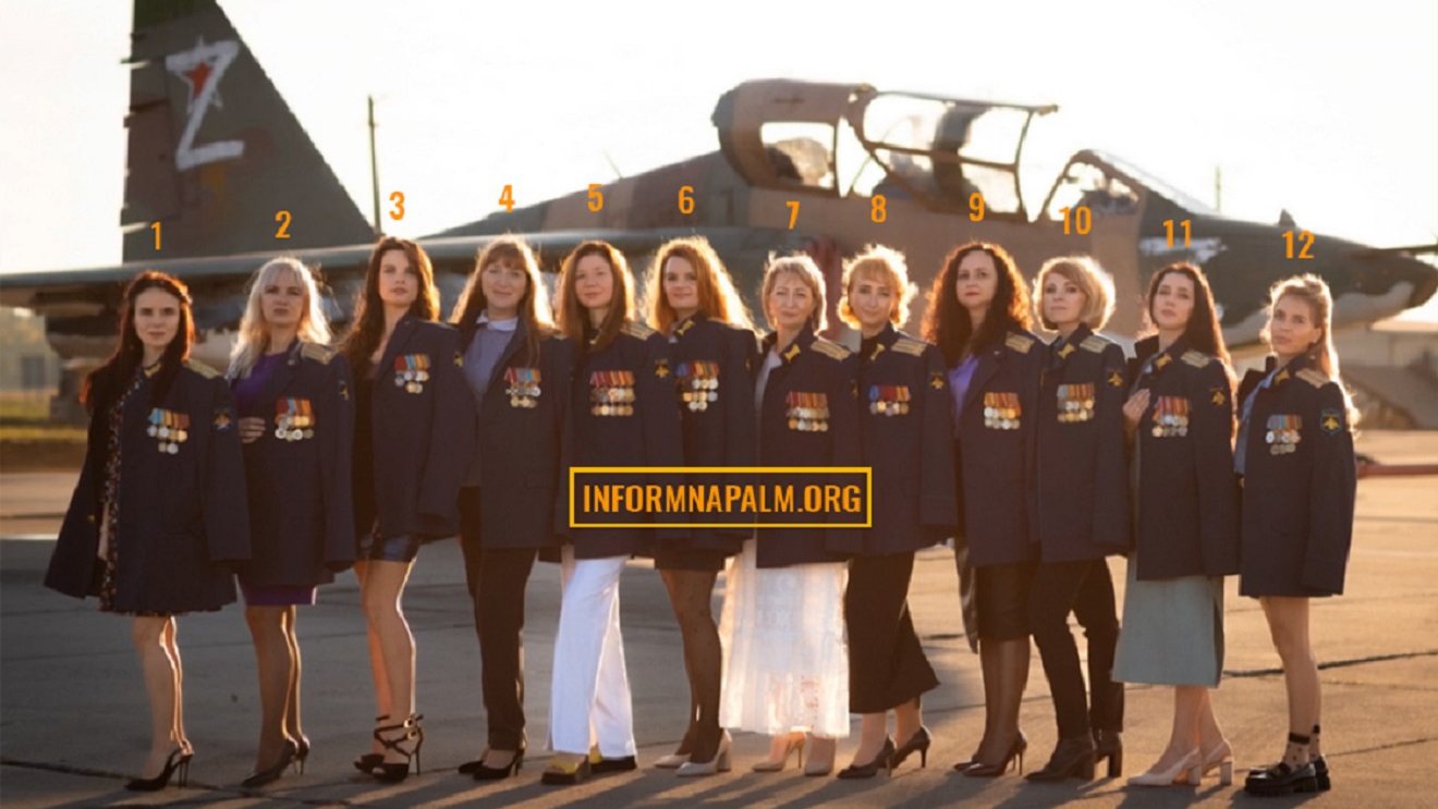 Mulheres dos pilotos do 960º Regimento de Aviação de Assalto da Rússia posam para uma sessão fotográfica