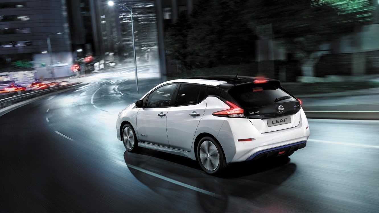 Abril foi o mês da Nissan no que respeita à venda de veículos eléctricos em Portugal. E foi a versão mais cara, com bateria de 62 kWh, que liderou a procura