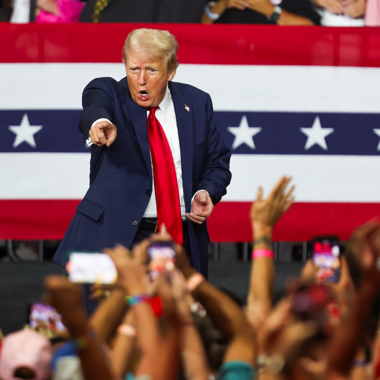 epa11495049 Republican presidential candidate Donald J. Trump speaks during a campaign rally at Bojangles Coliseum in Charlotte, North Carolina, USA, 24 July 2024.  EPA/DAVID JENSEN