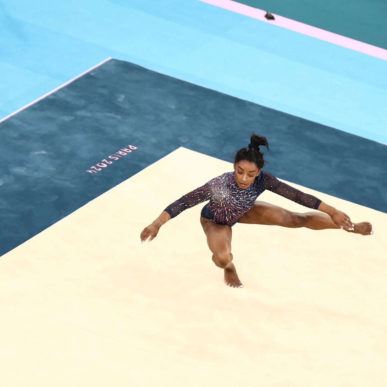 epa11495690 Simone Biles of USA practices her routine in the floor exercise during the Artistic Gymnastics Women’s Podium Training ahead of the Paris 2024 Olympic Games at the Bercy Arena in Paris, France, 25 July 2024.  EPA/ANNA SZILAGYI