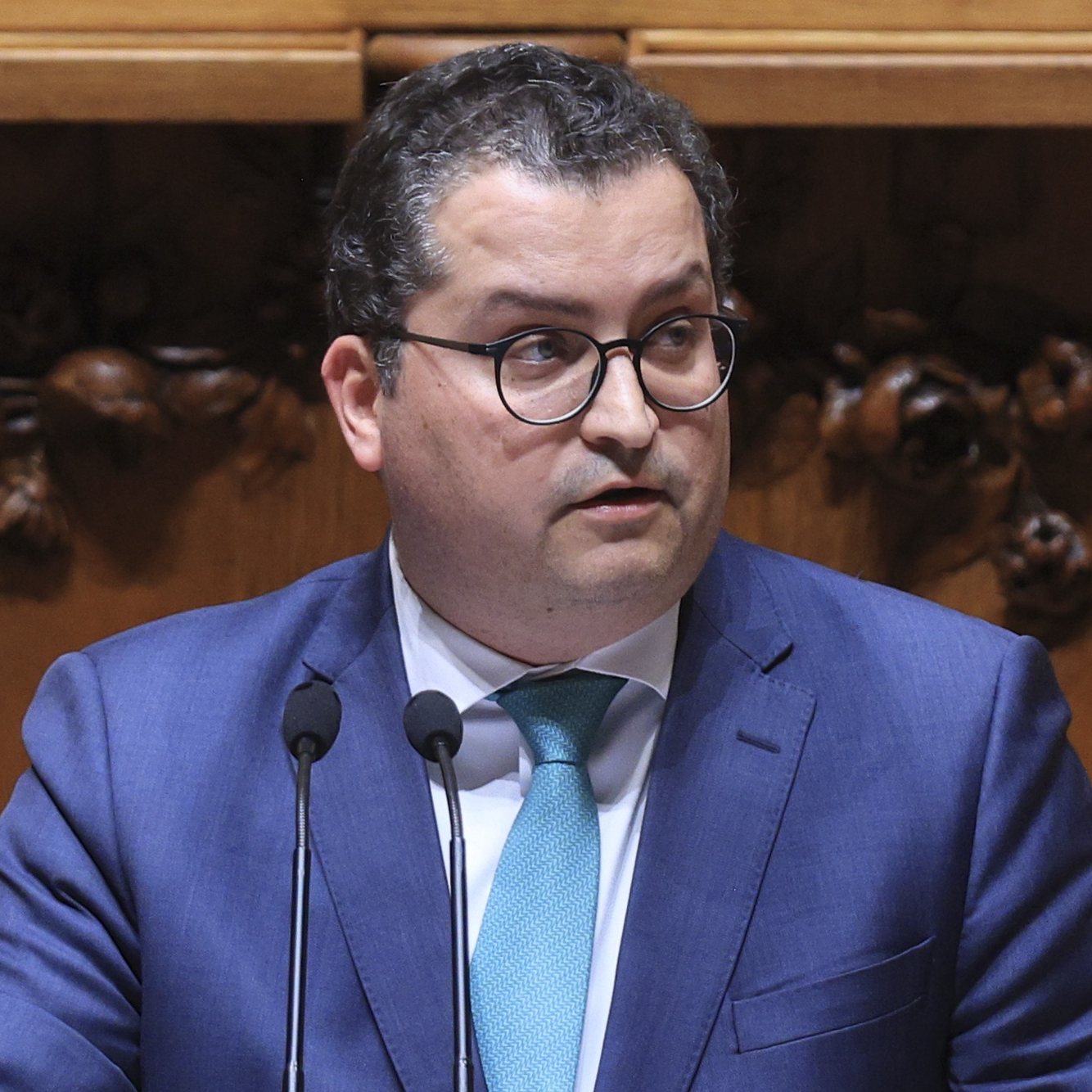 O ministro de Estado e das Finanças, Joaquim Miranda Sarmento, intervém durante a sessão plenária de discussão do programa de Governo, na Assembleia da República, em Lisboa, 11 de abril de 2024. ANTÓNIO COTRIM/LUSA